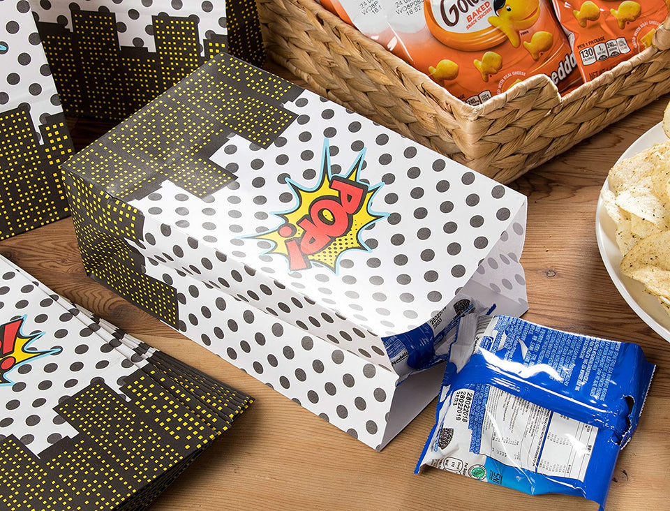 Bolsas de regalo para fiestas – 36 unidades de bolsas de regalo, suministros para fiestas Super-Hero, bolsas de papel para recuerdos, bolsas reciclables para niños, diseño de cómics, 5.2 x 8.7 x 3.3 pulgadas